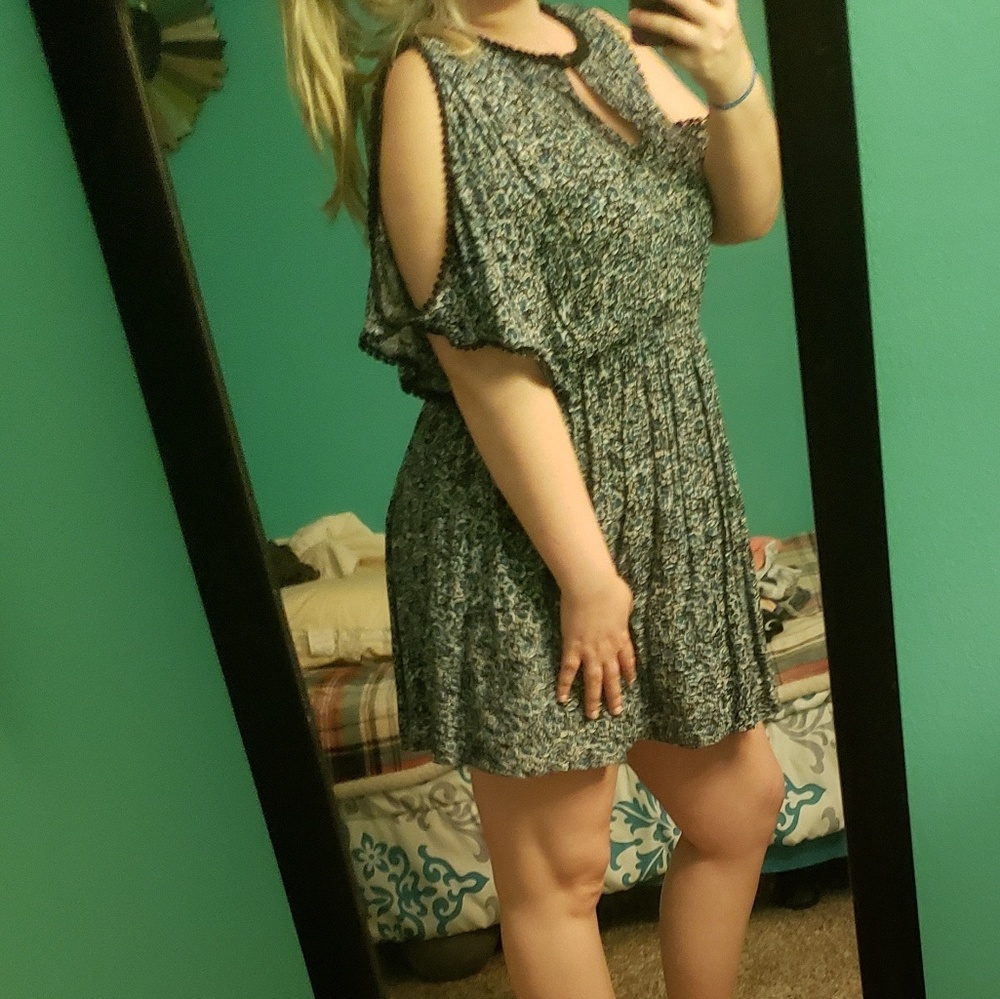 Floral blue/white/black dress